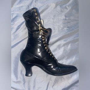 Boot / high heel pot holder